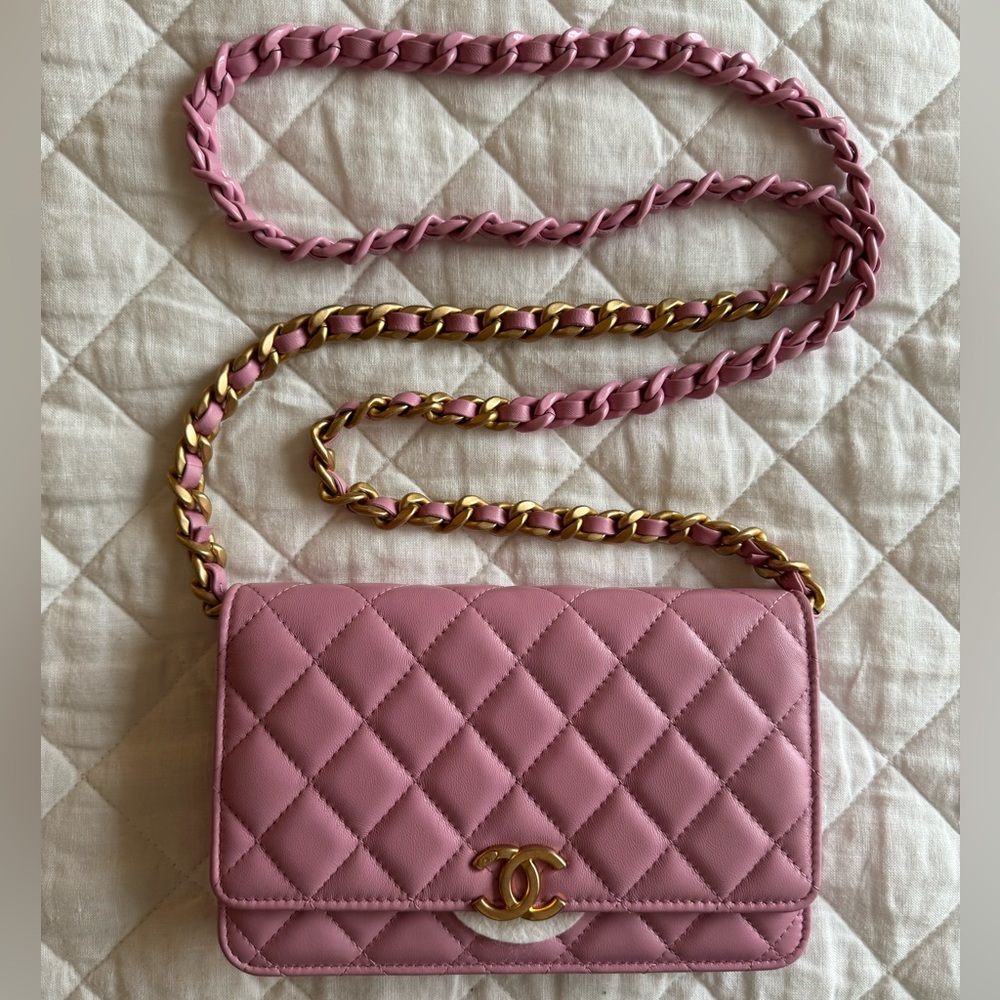 Chanel - 22S pink WOC bag **rare / perfect condition**